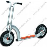 Alutrike prémium roller, pneumatikus (sűrített levegővel működő) kerékgumikkal.