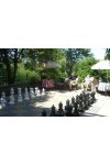 Capetan® Aveo | Kültéri óriás kerti sakk készlet (64-43 cm méretű időjárás álló műanyag bábúkkal)