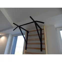   Húzódzkodó és tolódzkodó bordásfalra akasztható kombinált,fekte porszórt matt felülettel