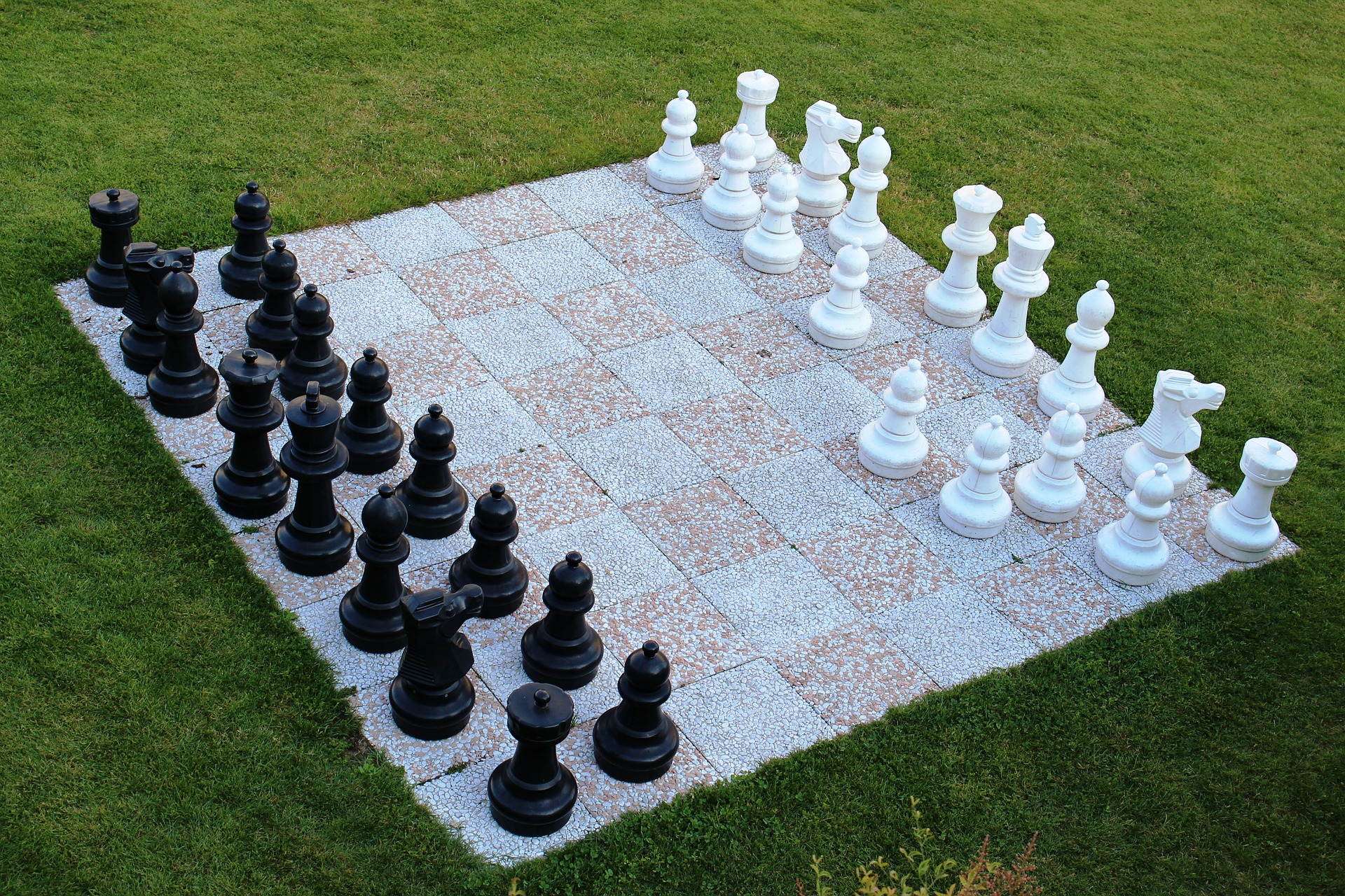 Kerti sakk készlet – móka a levegőn, kicsiknek és nagyoknak!